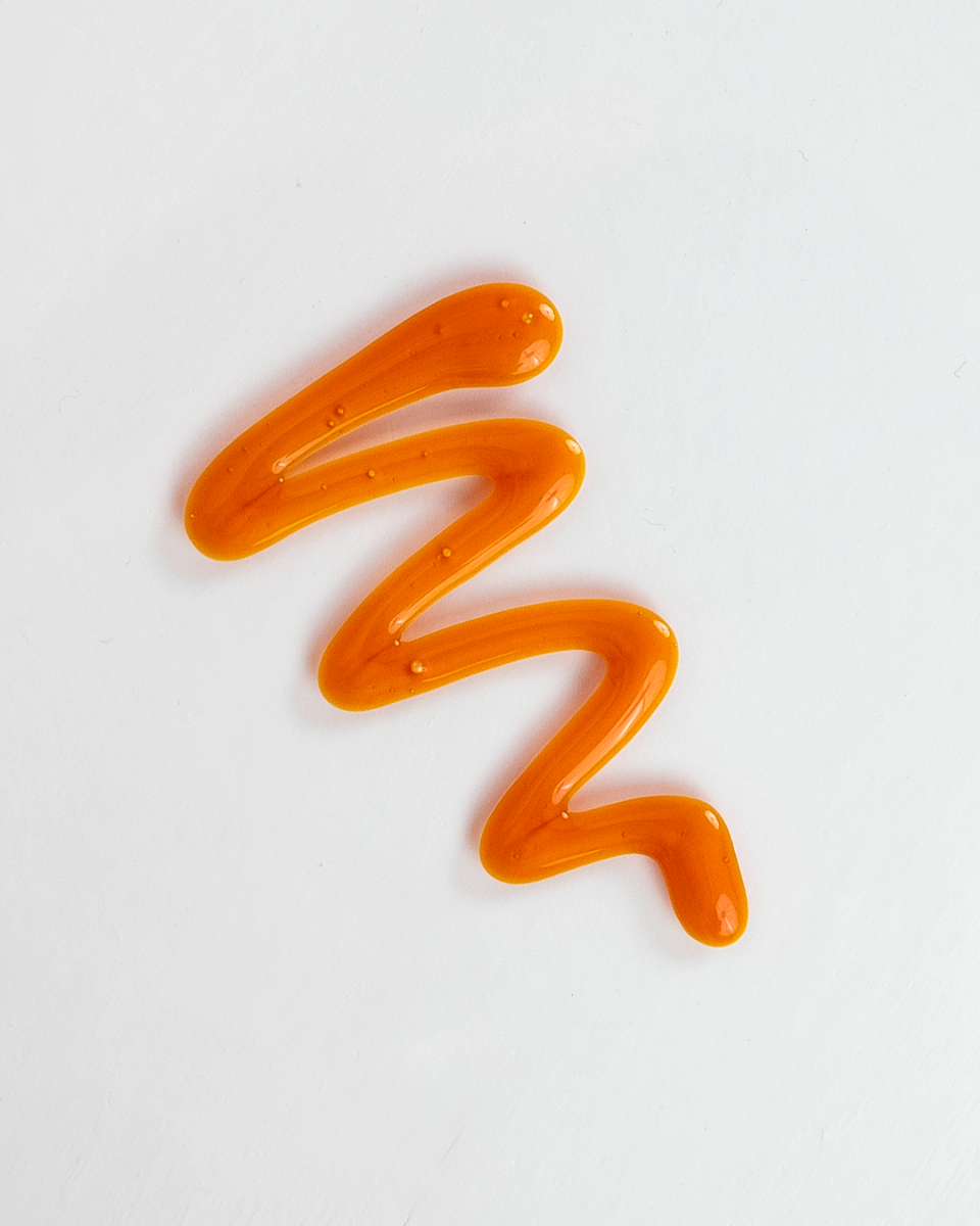 ingredien Orange Shampoo har fokus på at tilfører håret et flot og varmt orange skær og er velegnet til at friske det farvede eller naturlig orange hår.